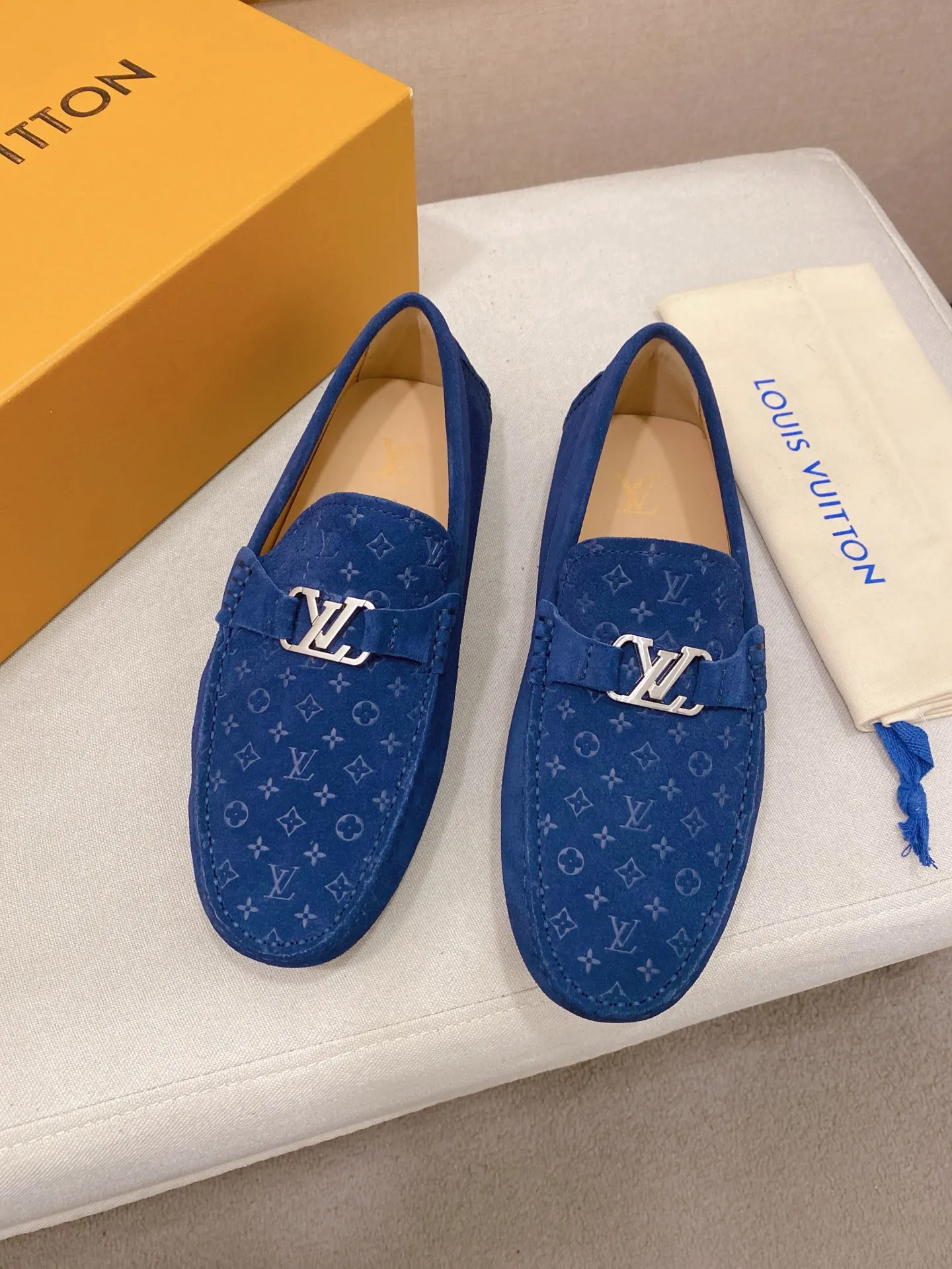 Factory price: 500💰High-end quality! LV 🆕🆕Exclusive hot-selling products in stock🔥🔥New products on the shelves, high-quality Ferragamo men's pea shoes, high-end casual driving shoes, with complete packaging! 💪 💪 Material: Imported suede cowhide 🐂 + Imported high-quality buffalo leather lining + wear-resistant outsole 👍🏻👍🏻 Features: High-end and comfortable, purely handmade 🚀 🚀 Create the perfect shoes that suit you best 🔥 🔥 Size: (38-44) 45 standard size can be customized!